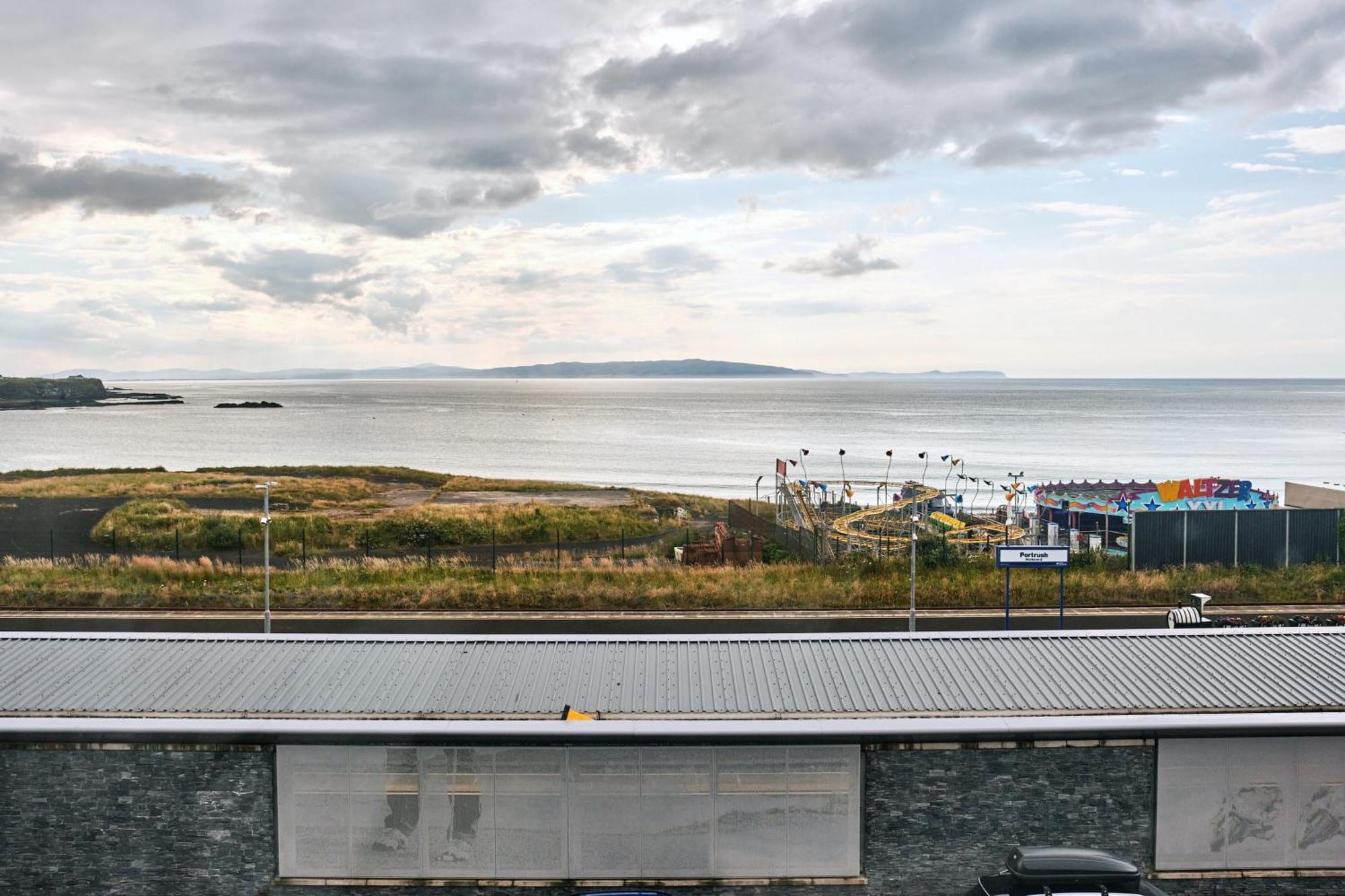 6 Golf Terrace - Portrush By The Sea Apartment Exterior photo